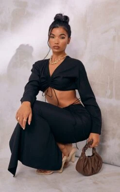 Crop Top Noir En Maille Tissée Froncée à Manches Longues, Col En V Et Noeud Devant