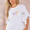 PRETTYLITTLETHING T-shirt Blanc Imprimé Fleur -Logic || Zero Soldes Magasin 1d994009127285ff81c10ab1becca0961843db7f cnf0938 1