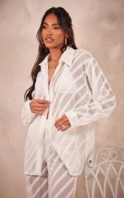 Chemise Oversize Blanche En Mousseline De Soie Texturée à Boutons -Logic || Zero Soldes Magasin 2a50afe2c31743ac0b3a23f7fd5b372fc513eb86 cnd1468 4