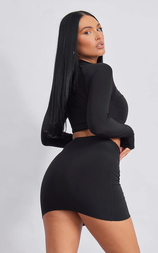 Crop Top Moulant Noir à Col Montant Et Imprimé 4 Crop Top Moulant Noir à Col Montant Et Imprimé – Image 2