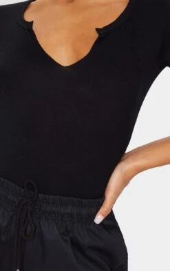 T-shirt En Jersey Noir à Col En V Et Manches Courtes -Logic || Zero Soldes Magasin 387f262a5427631bbebe374284d10ad763dcf8b2 cmh2399 5