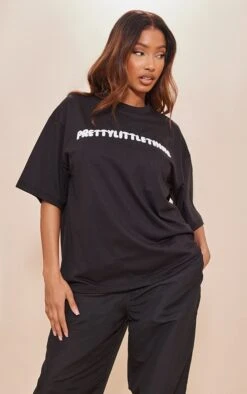 PRETTYLITTLETHING T-shirt Noir à Imprimé En Relief -Logic || Zero Soldes Magasin 3c5215b356de89cbcd9e074f0af475a6998a5631 cnd5689 3