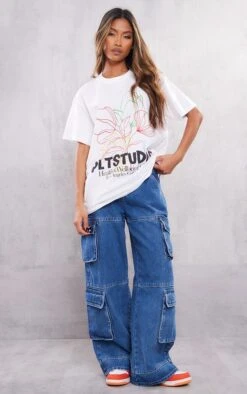 PRETTYLITTLETHING T-shirt Blanc Imprimé "Studio"