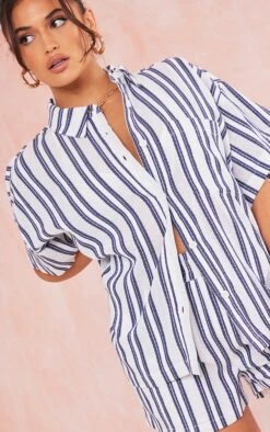 Chemise Oversize Bleu Marine En Effet Lin Texturé à Rayures Et épaules Carrées -Logic || Zero Soldes Magasin 8e94ed5c00a89fa2f30587ec897fc0c05fd81fe8 cne0277 4