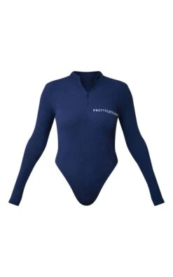 Logic PRETTYLITTLETHING Body Côtelé Bleu Marine à Demi-zip Et Imprimé -Logic || Zero Soldes Magasin 9d347b1cd30a751fce66648dba7574e509143803 cnb5524 5