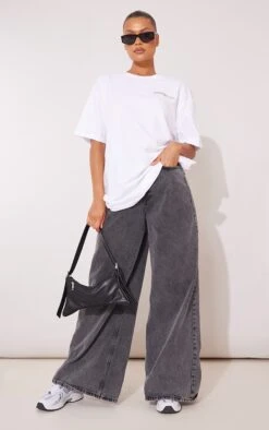 PRETTYLITTLETHING T-shirt Blanc Imprimé Chrome