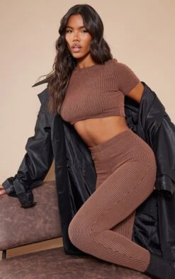 Logic Crop Top Côtelé Chocolat à Deux Tons Et Manches Courtes