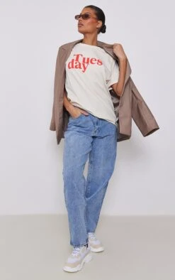 PRETTYLITTLETHING T-shirt Crème Imprimé Tuesday -Logic || Zero Soldes Magasin c4b5d27a11a7a6d21e0050927823aa8488739226 cnd8219 3