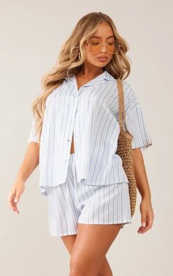 Chemise Oversize Bleue Rayée à épaules Carrées Et Manches Courtes