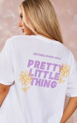 PRETTYLITTLETHING T-shirt Blanc Imprimé Fleur -Logic || Zero Soldes Magasin e1e9600eff3eb74fd53fed061b10e6971689ffe9 cnf0938 4