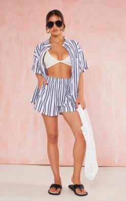 Short Oversize Bleu Marine En Effet Lin Texturé à Rayures