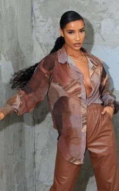 Chemise Oversize En Maille Beige Imprimé Abstrait -Logic || Zero Soldes Magasin e7207ee5ab469f7cd988ee1c24eebbe2e746a121 cmp1677 1