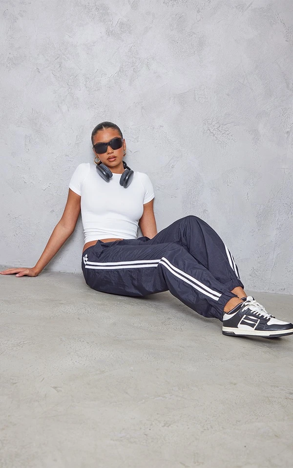 T-shirt Long Côtelé Blanc à Détail Contours 5 T-shirt Long Côtelé Blanc à Détail Contours – Image 3