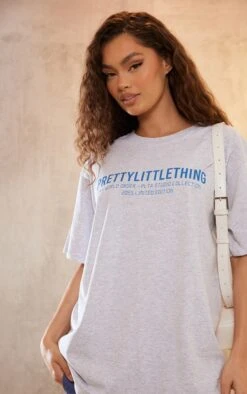 PRETTYLITTLETHING T-shirt Gris Cendré Imprimé Digital -Logic || Zero Soldes Magasin fcace26a1637f26f37048fecfb21daf1559e20f8 cnd6315 4
